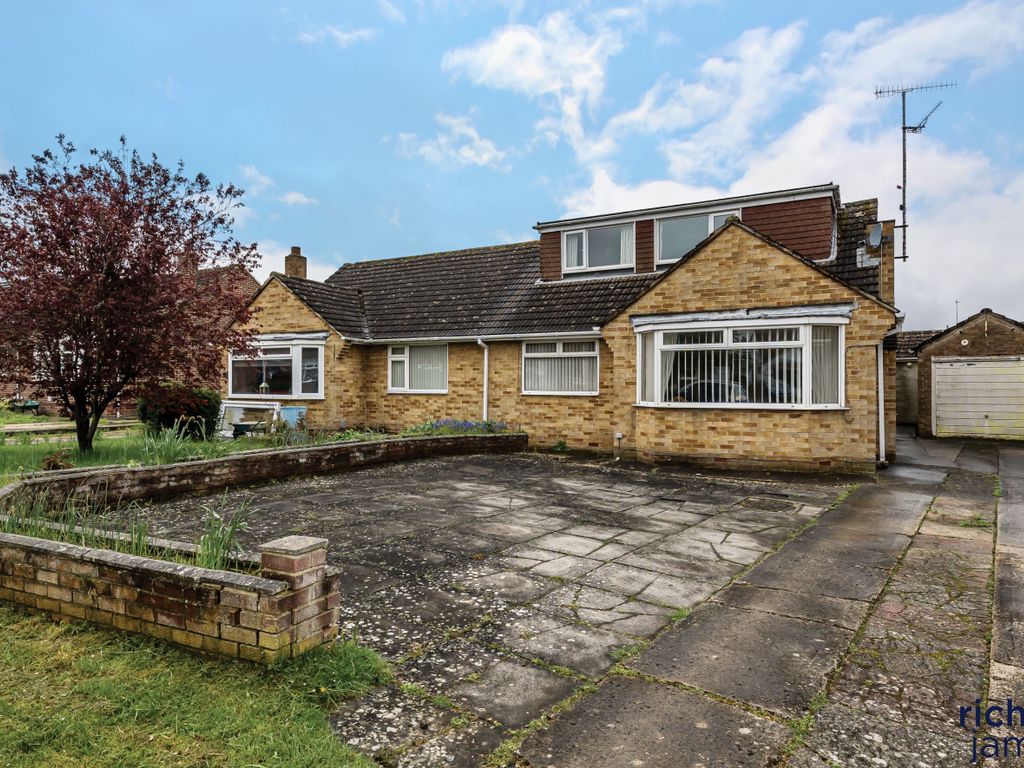 3 bed bungalow for sale in Barcelona Crescent, Wroughton, Swindon