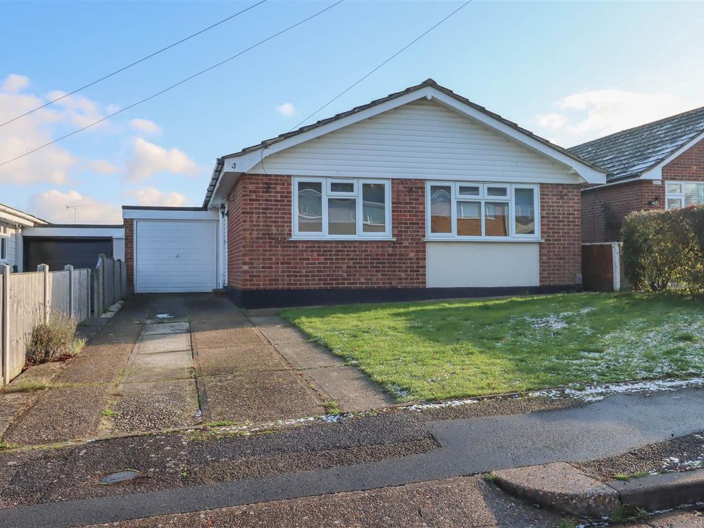 3 bed detached bungalow for sale in Glencoe Drive, Wickford SS11, £