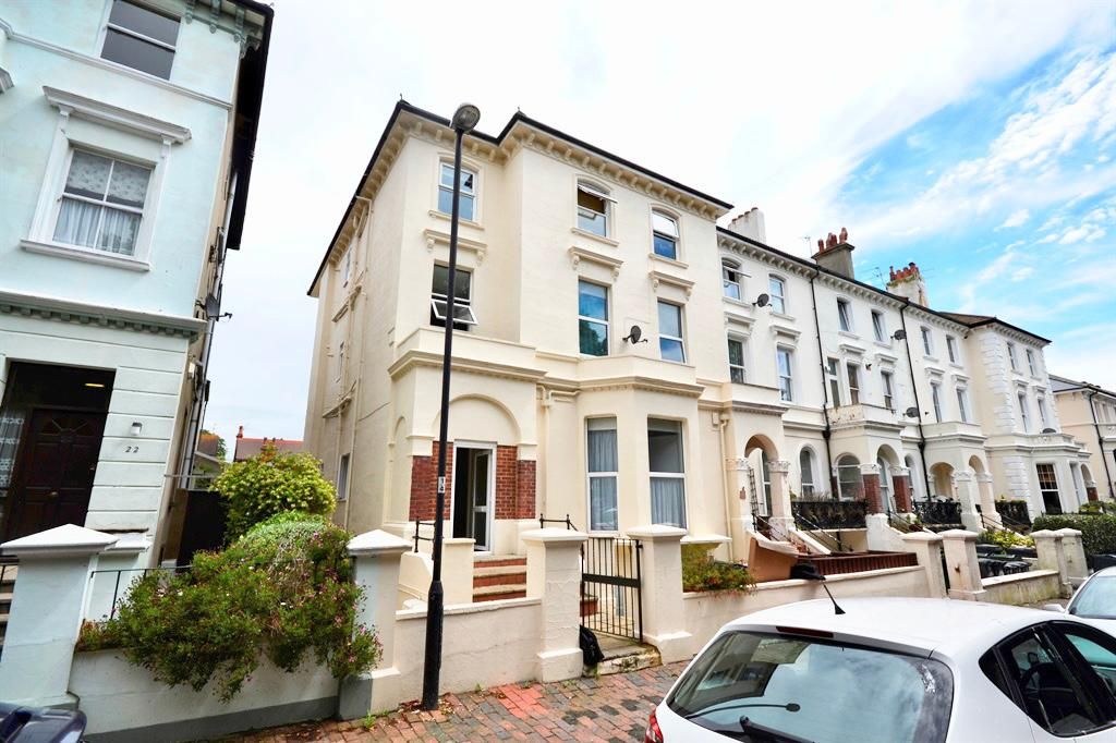 1 bed flat for sale in Upperton Gardens, Eastbourne BN21, £140,000 Zoopla