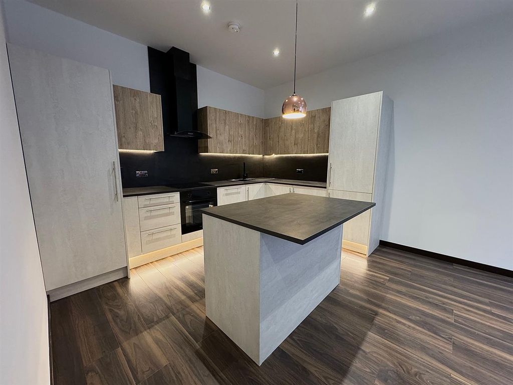 2 bed flat to rent in Cooper House, Silvester Street, Hull HU1, £950