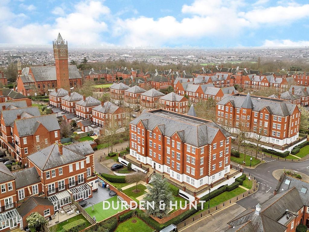 2 bed flat for sale in The Boulevard, Repton Park IG8, £560,000 Zoopla