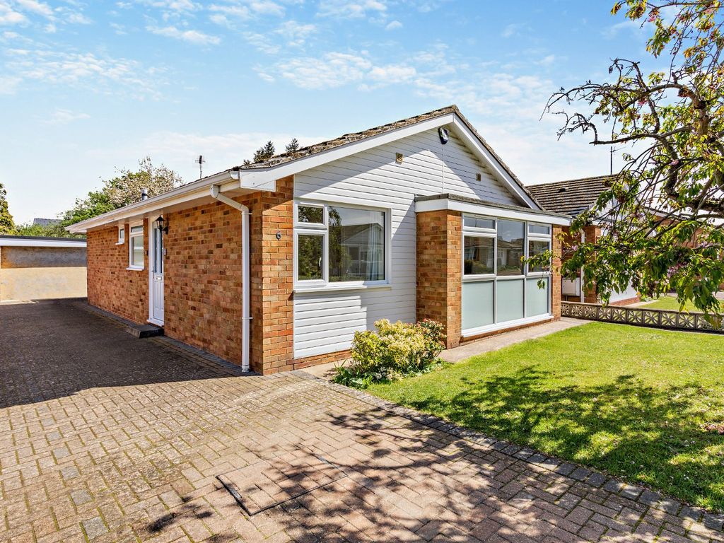 3 bed bungalow for sale in Craven Close, Trumpington, Cambridge