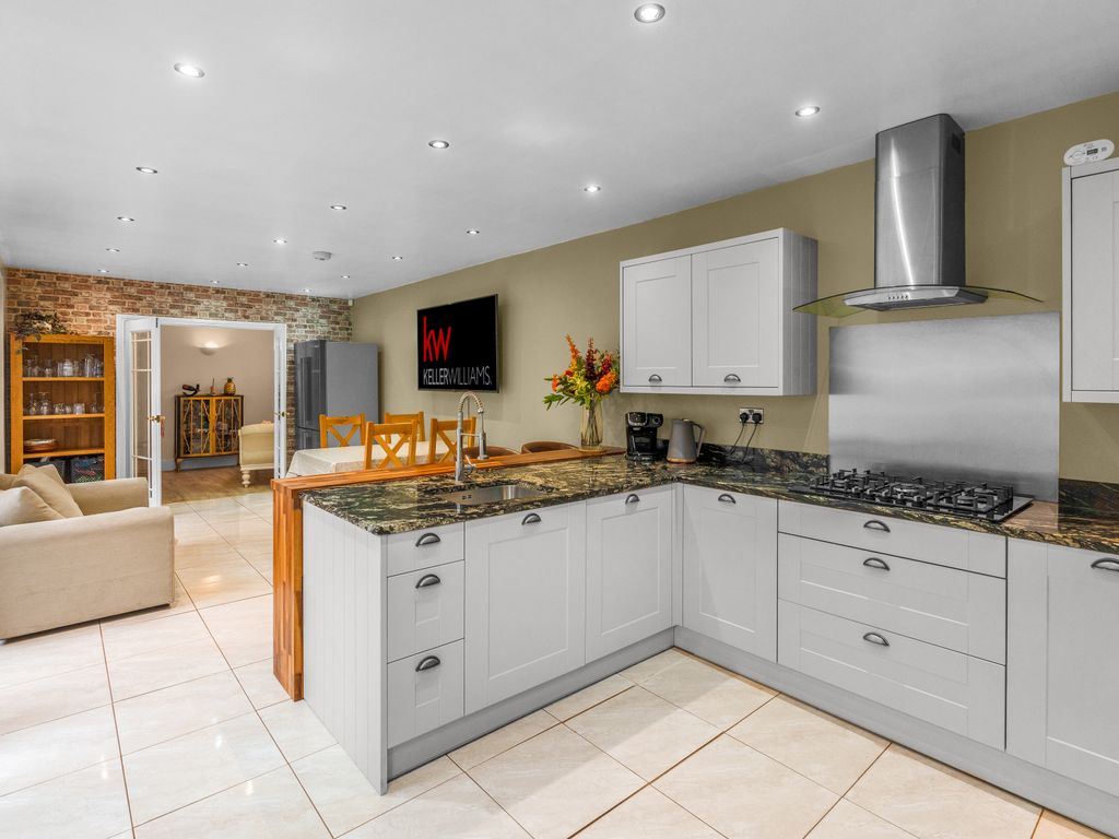 6 bed semidetached house for sale in Midland Road, Wellingborough