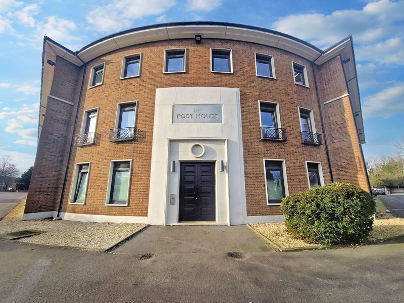2 bed flat for sale in Eastern Avenue, Gloucester GL4, £200,000 Zoopla