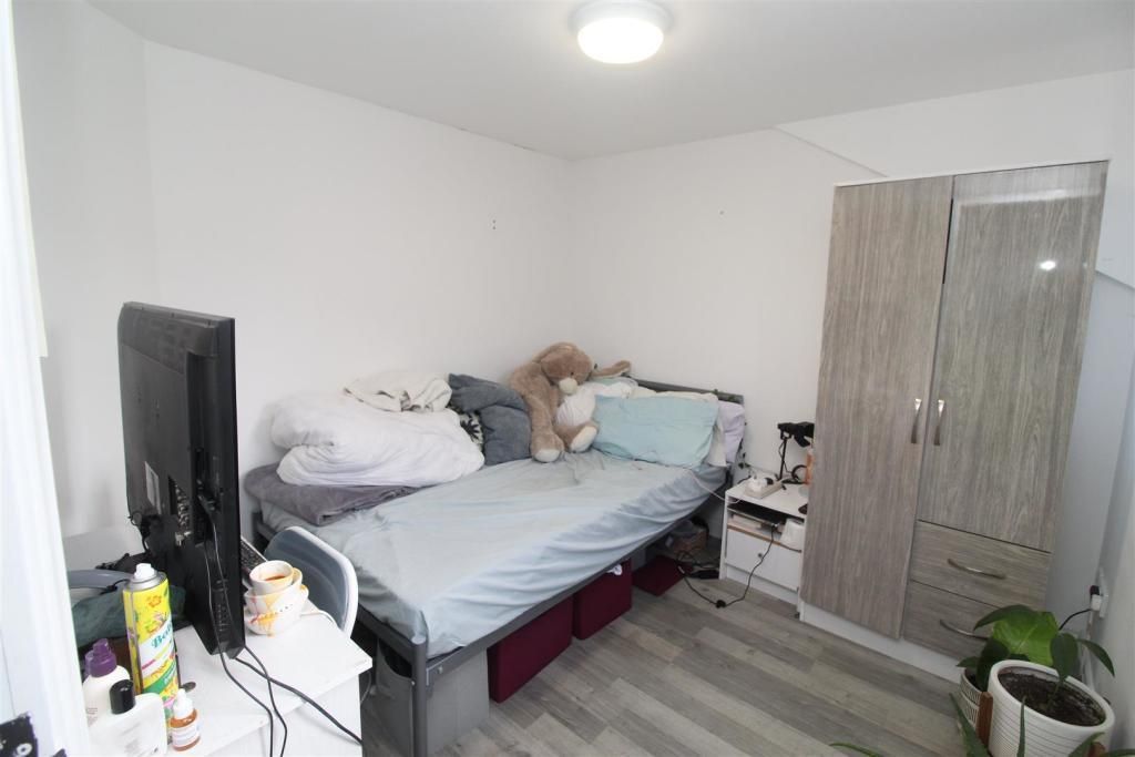 Room to rent in Kingsland Terrace, Treforest, Pontypridd CF37 Zoopla