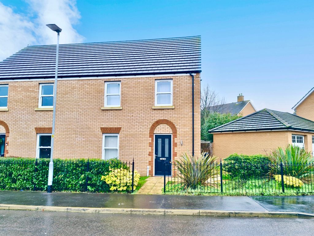3 bed semidetached house for sale in Primrose Avenue, Downham Market