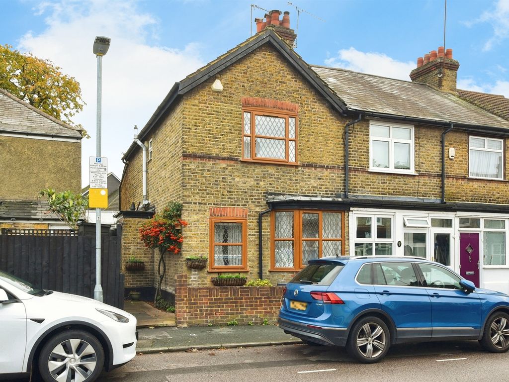 3 bed end terrace house for sale in York Road, Watford WD18, £390,000