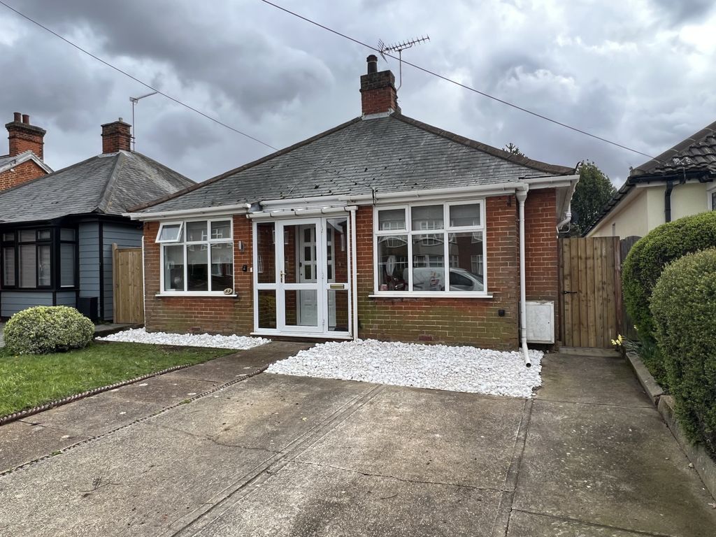 2 bed bungalow for sale in High Road West, Felixstowe, Suffolk IP119Jd