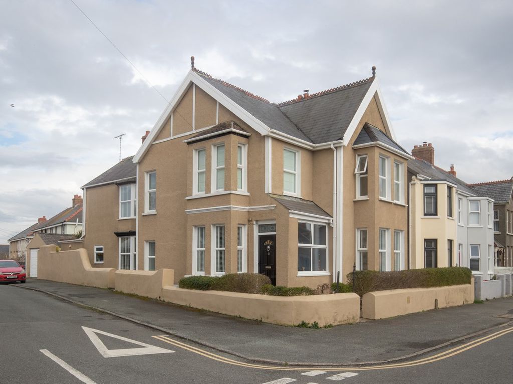 5 bed detached house for sale in Wellington Road, Hakin, Milford Haven