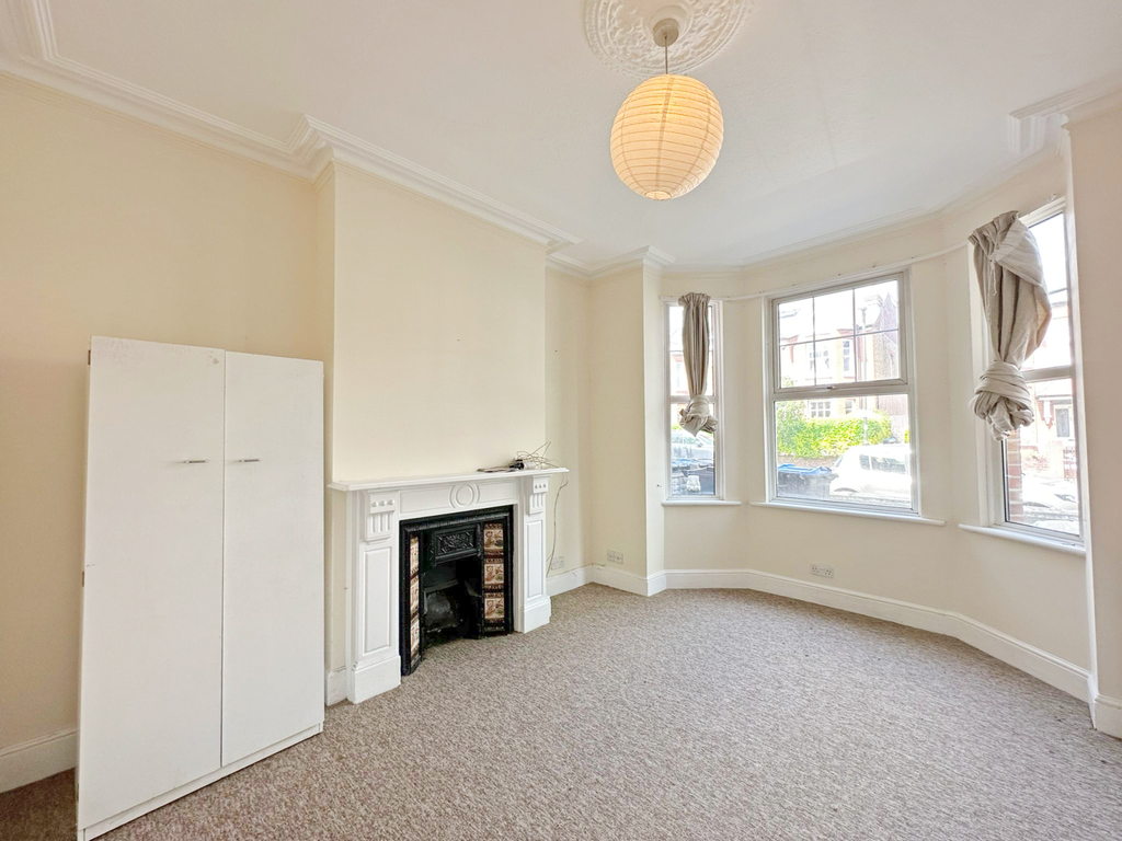 2 bed flat to rent in Cromwell Road, London SW19 Zoopla