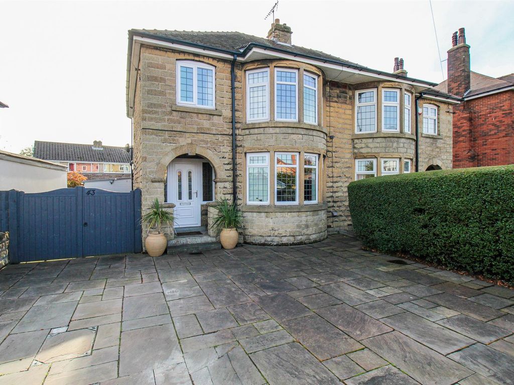 3 bed semidetached house for sale in Kingsway, Ossett WF5, £299,000