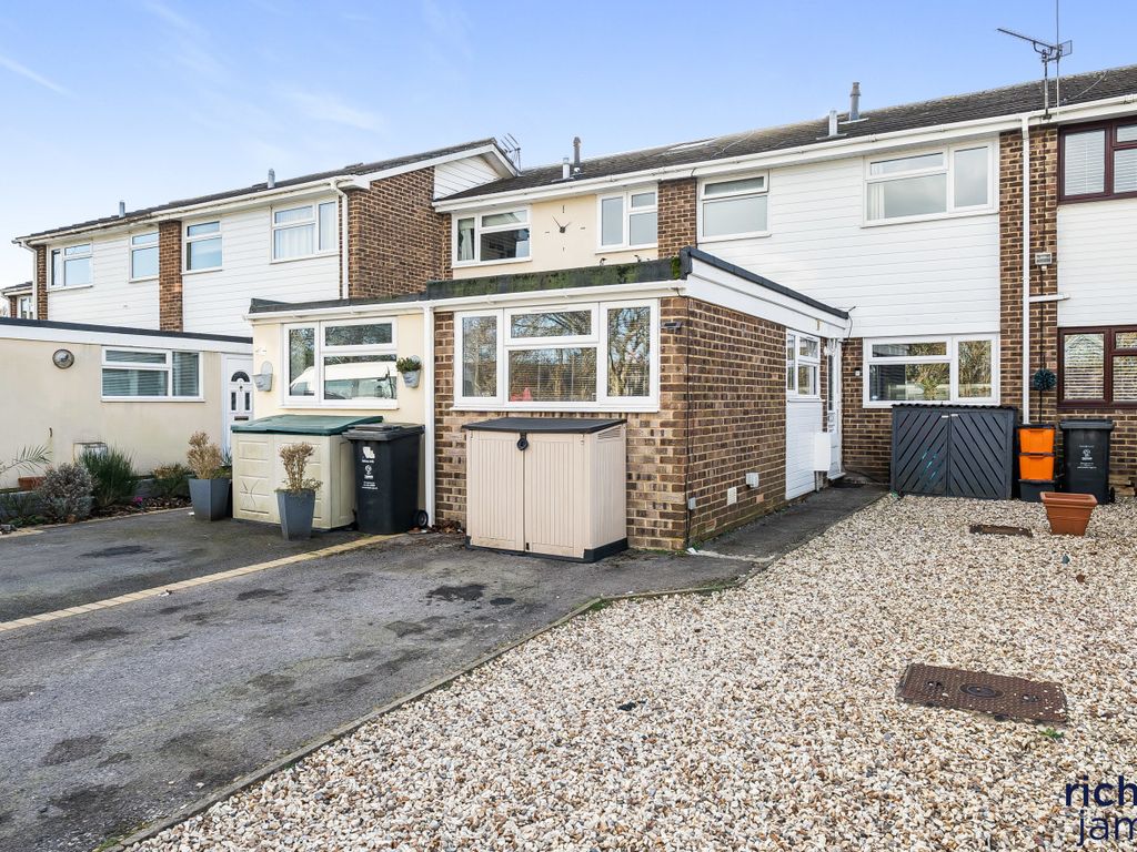 3 bed detached house for sale in Merlin Way, Covingham, Swindon
