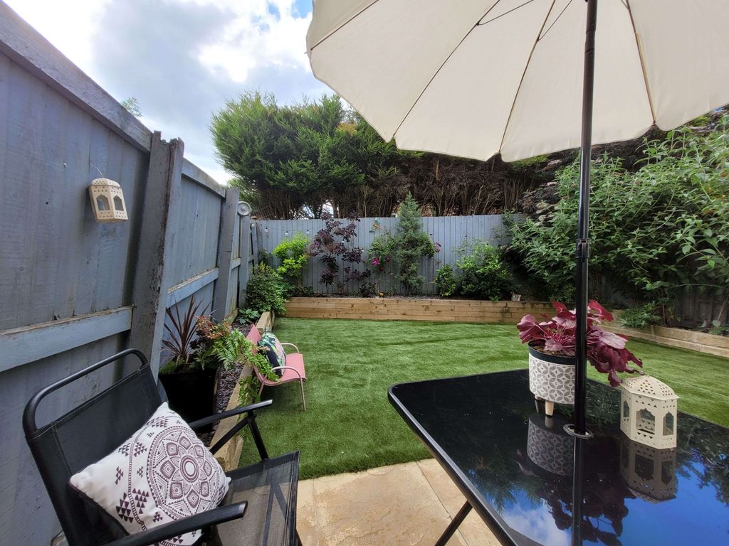 4 bed semidetached house for sale in Heatherdale Close, Halifax HX3, £225,000 Zoopla