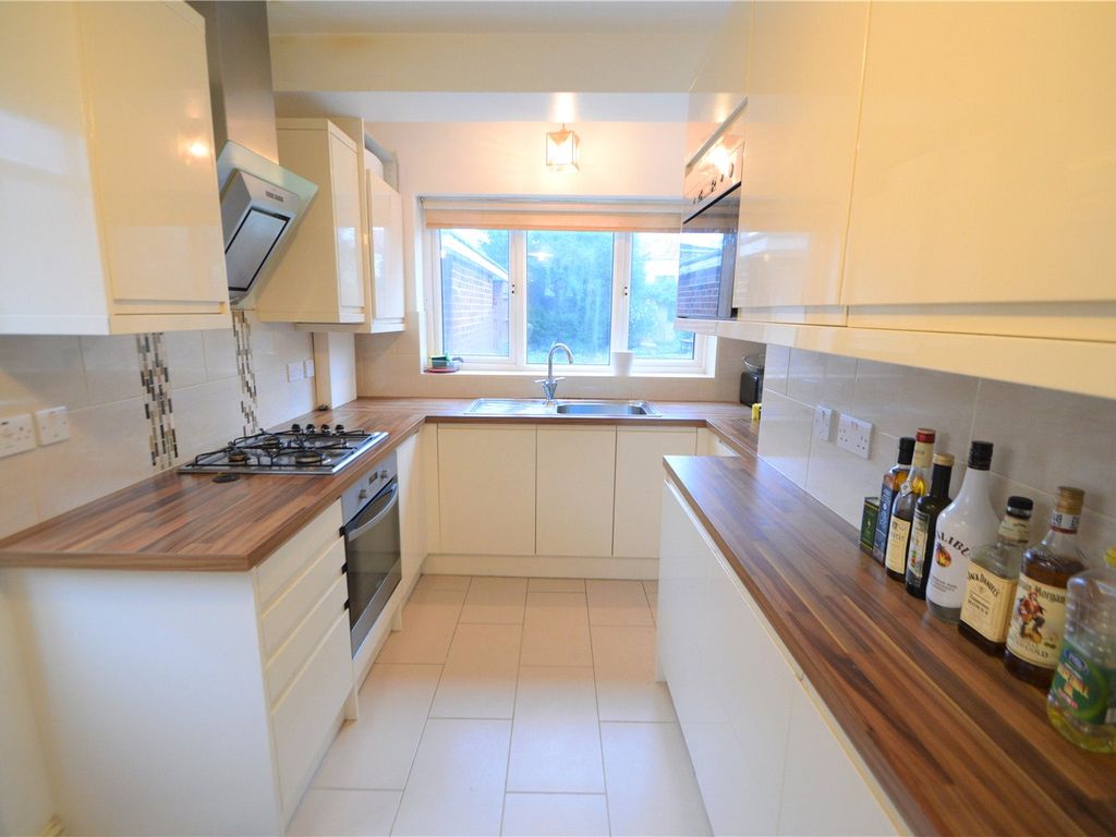 3 bed semidetached house to rent in South Park Hill Road, South
