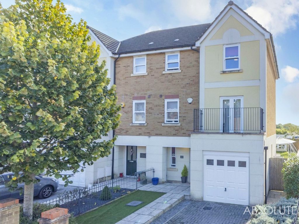 4 bed semidetached house for sale in Darwin Crescent, The Willows
