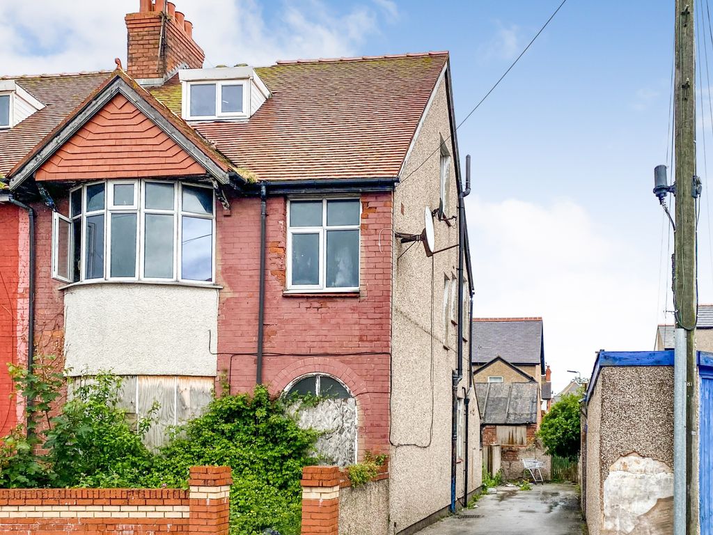 5 bed semidetached house for sale in Sandringham Avenue, Rhyl LL18, £