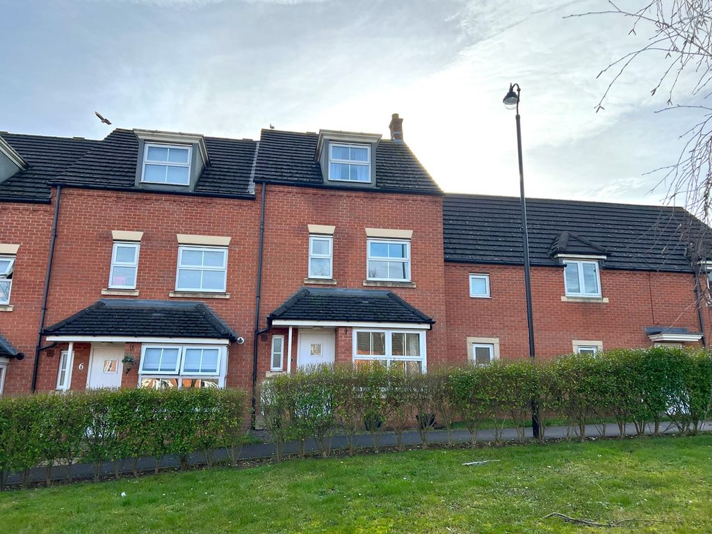 4 bed town house to rent in Finney Drive, Grange Park, Northampton NN4