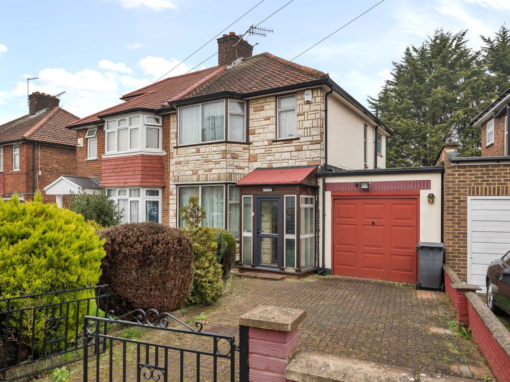 3 bed semidetached house for sale in Colin Park Road, Colindale