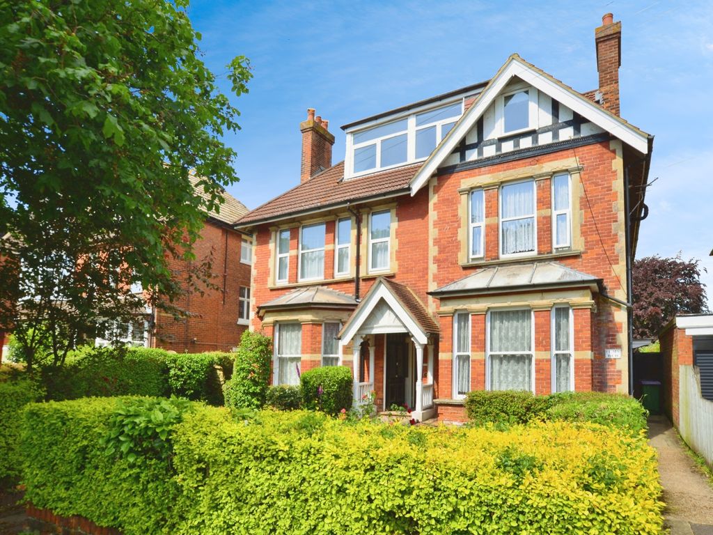 2 bed flat for sale in Julian Road, Folkestone, Kent CT19, £200,000