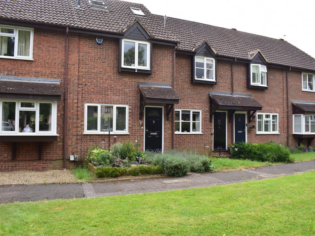 2 bed terraced house to rent in River Meads, Stanstead Abbotts SG12, £