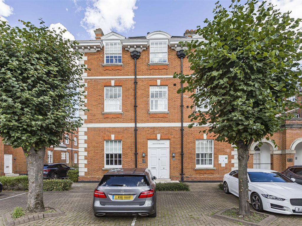 2 bed flat for sale in Queen Victoria House, Bluecoats Avenue, Hertford
