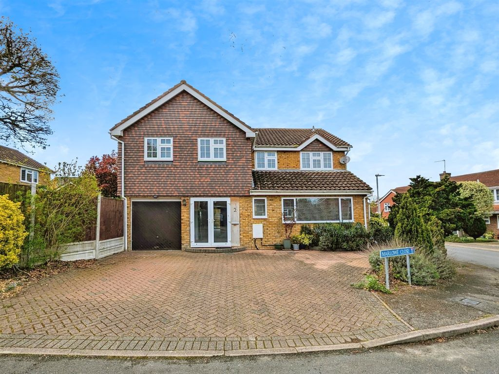 6 bed detached house for sale in Marlowe Close, Billericay CM12, £775,000 Zoopla