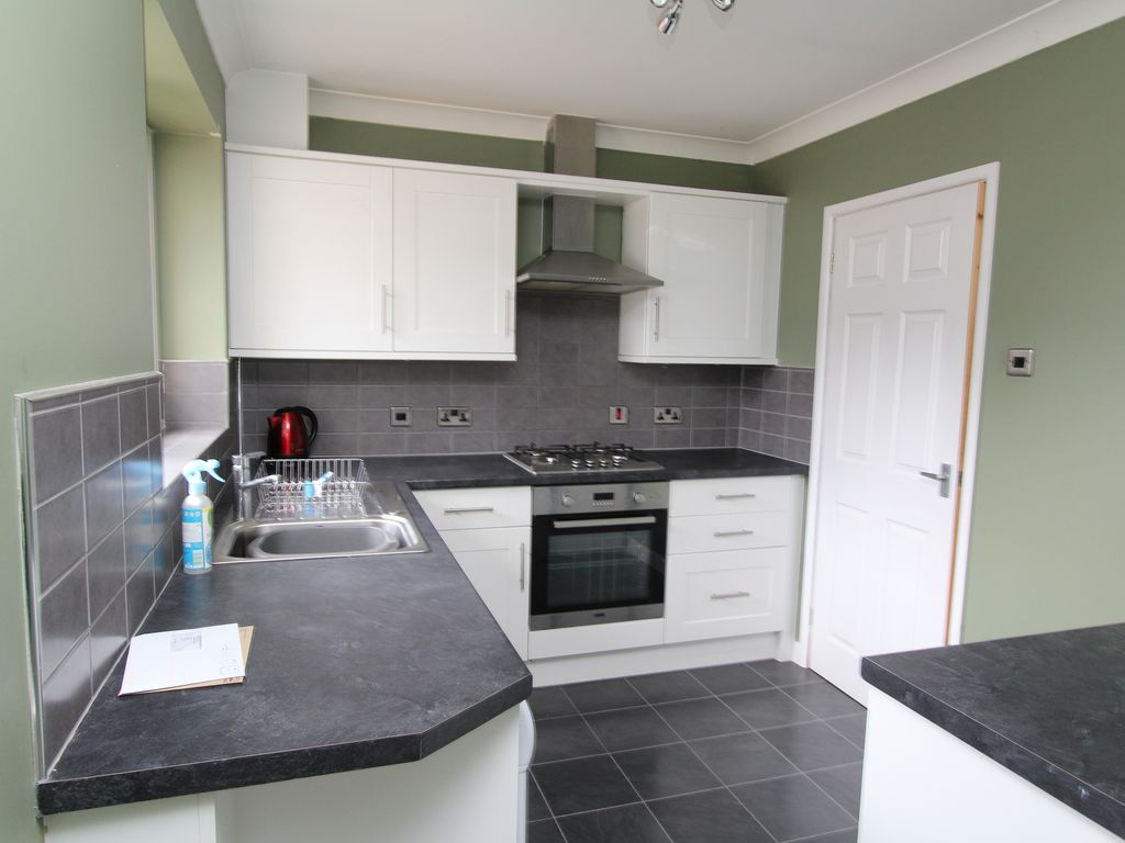 2 bed flat to rent in Snape Hill Crescent, Dronfield S18, £750 pcm Zoopla