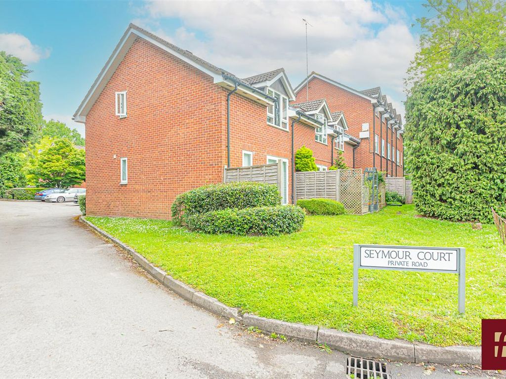 Studio to rent in Seymour Court, Crowthorne RG45, £950 pcm Zoopla