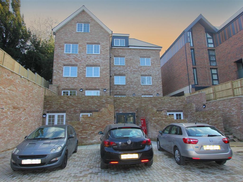 2 bed flat to rent in Haling Park Road, South Croydon, South Croydon