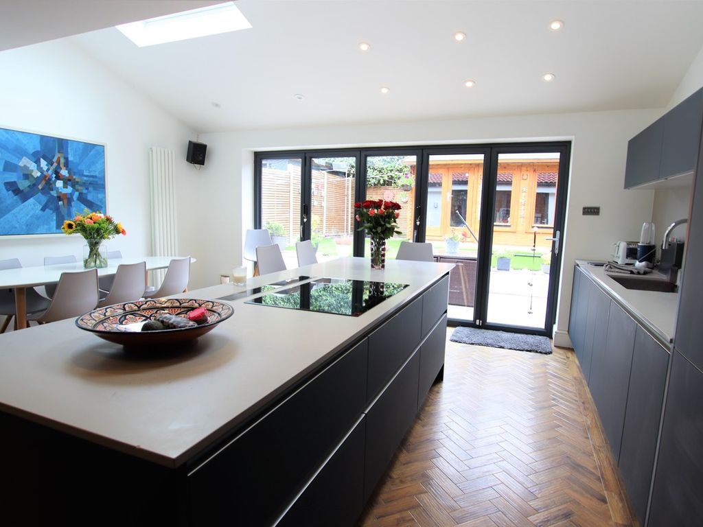 4 bed semidetached house for sale in Brook Avenue, Edgware HA8, £