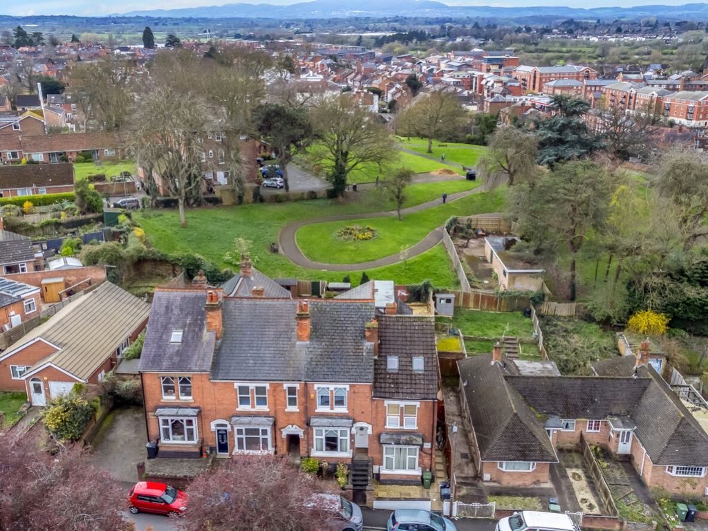 3 bed terraced house for sale in Fort Royal Hill, Worcester WR5, £