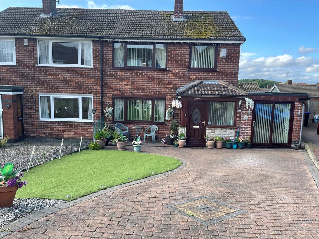 4 bed semidetached house for sale in Starr Avenue, SuttonInAshfield