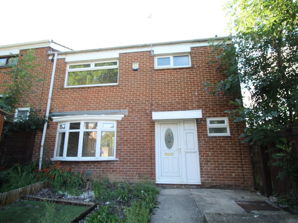 4 bed end terrace house to rent in Donvale Road, Washington, Tyne And