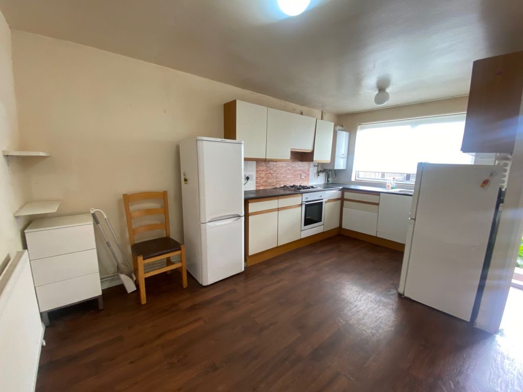 4 bed town house to rent in Minster Walk, London N8, £2,750 pcm Zoopla