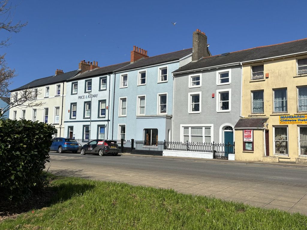 3 bed terraced house for sale in Hamilton Terrace, Milford Haven