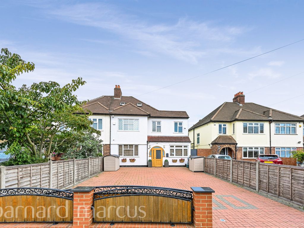 5 bed semidetached house for sale in Broadlands Way, New Malden KT3, £