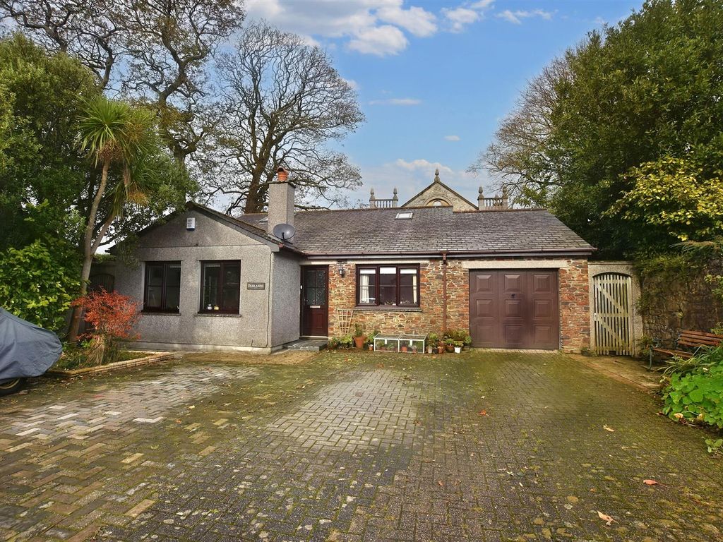 3 bed detached bungalow for sale in Laguna Court, Penders Lane, Redruth