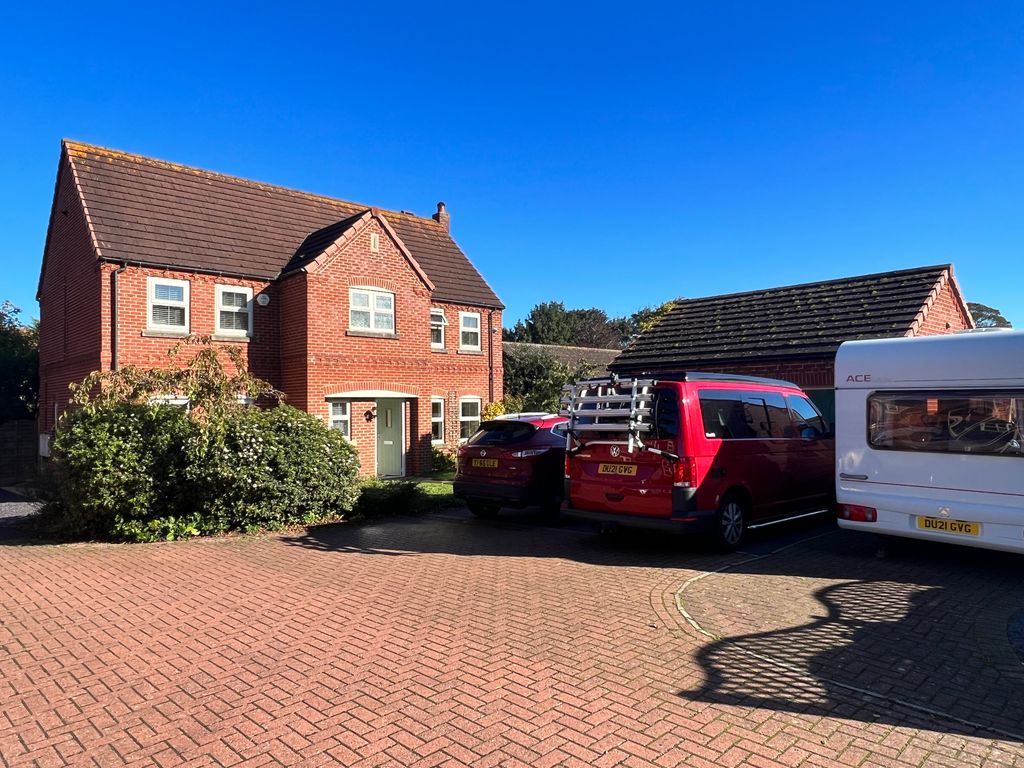 4 bed detached house for sale in Mumby Court, Nettleton, Market Rasen