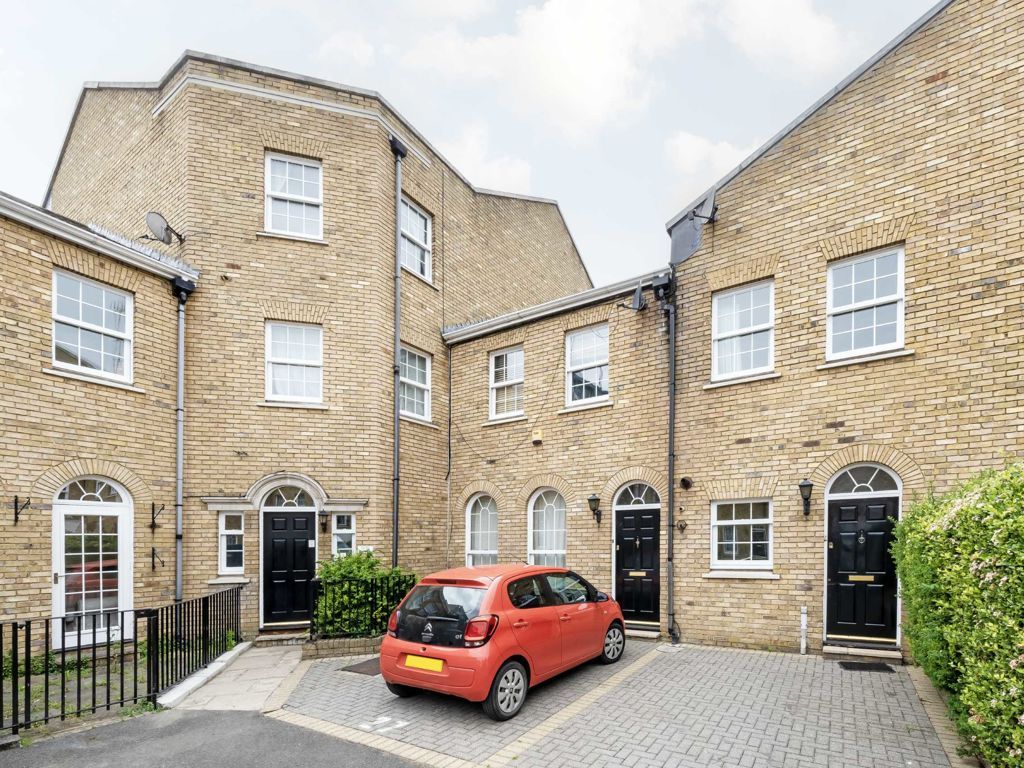 1 bed flat for sale in Helena Square, London SE16, £325,000 Zoopla