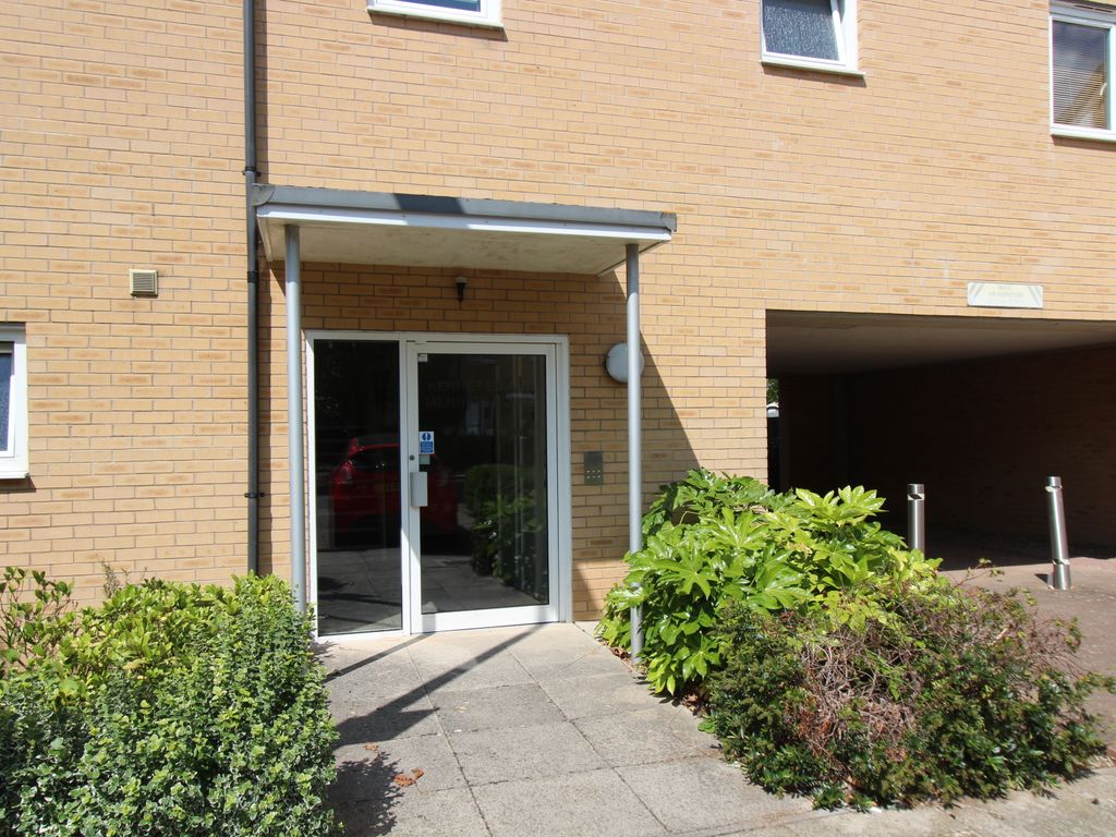 2 bed flat to rent in Whale Avenue, Island, Reading RG2 Zoopla