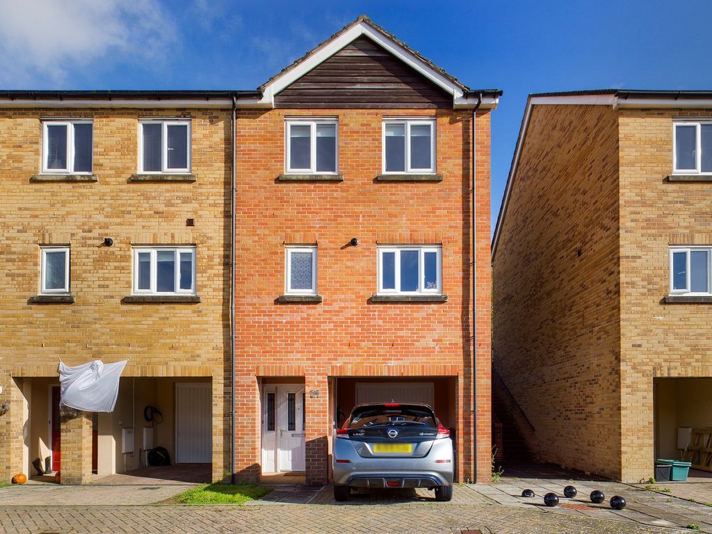 3 bed end terrace house for sale in Frobisher Road, Newton Abbot TQ12