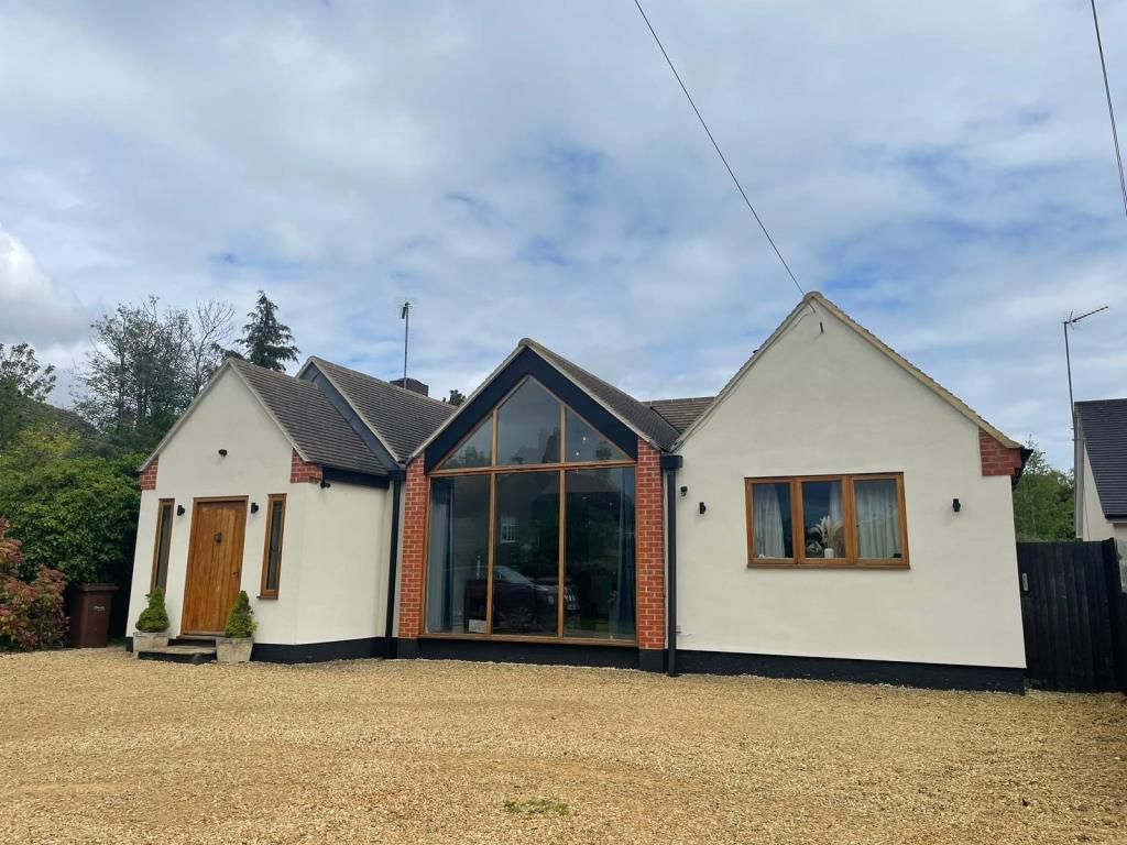 3 bed detached bungalow for sale in Barford St Michael, Oxfordshire