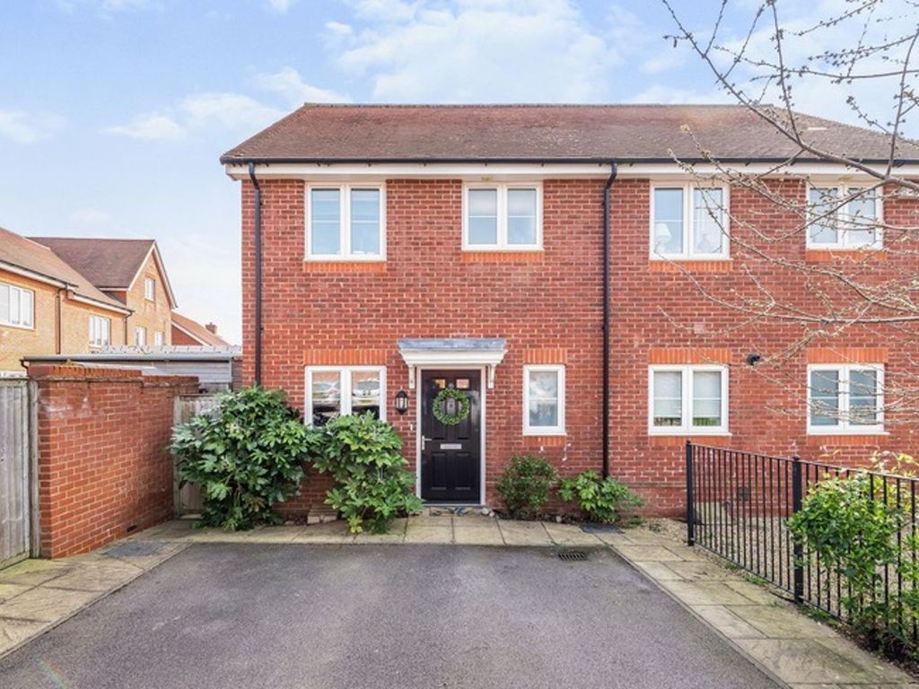 2 bed semidetached house for sale in Northcliffe Way, Aylesbury HP18