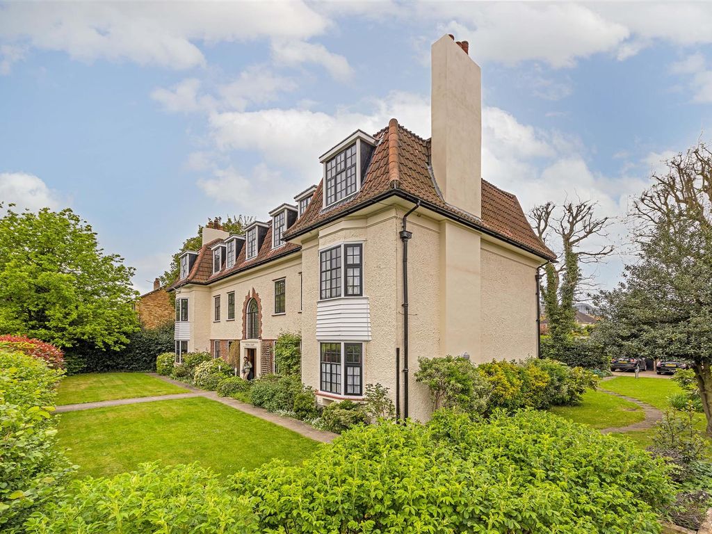 3 bed flat for sale in Regina Court, Gloucester Road, Teddington TW11