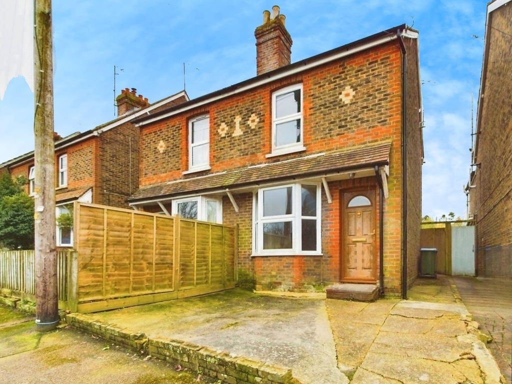 2 bed semidetached house for sale in Littlehaven Lane, Horsham RH12, £