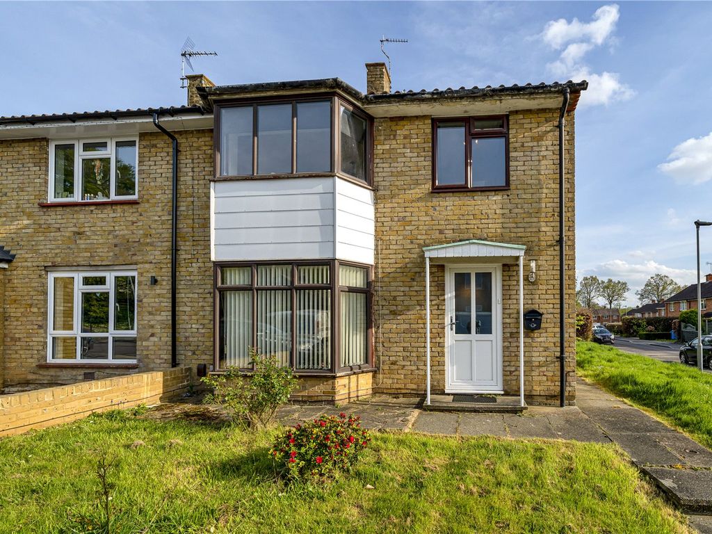 3 bed end terrace house for sale in Lily Hill Road, Bracknell