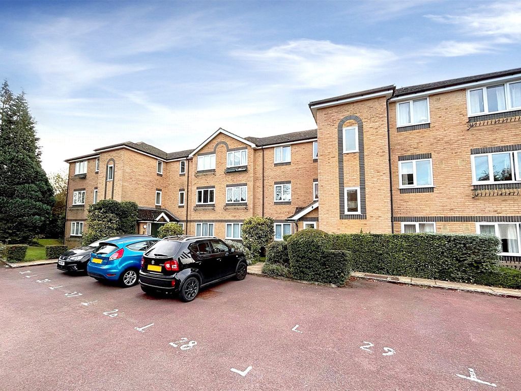 2 bed flat for sale in Hedingham Mews, All Saints Avenue, Maidenhead