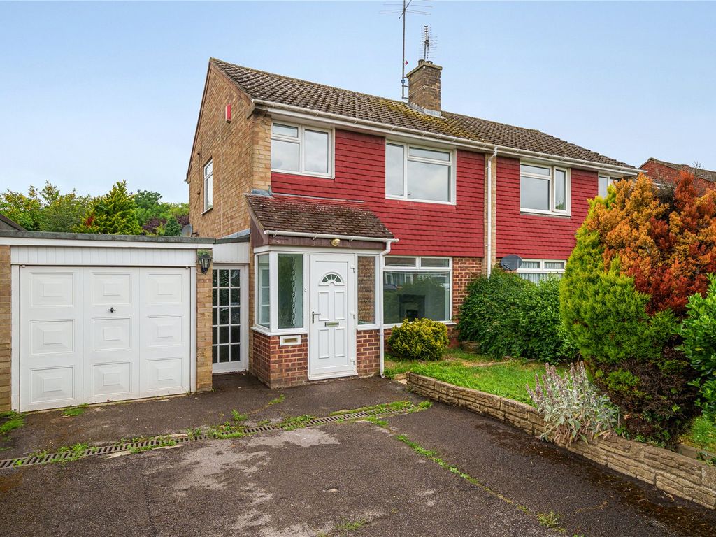 3 bed semidetached house for sale in Clifton Road, Wokingham
