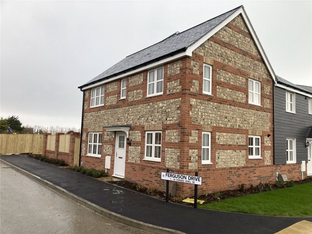 New home, 3 bed detached house for sale in Manor Road, Selsey