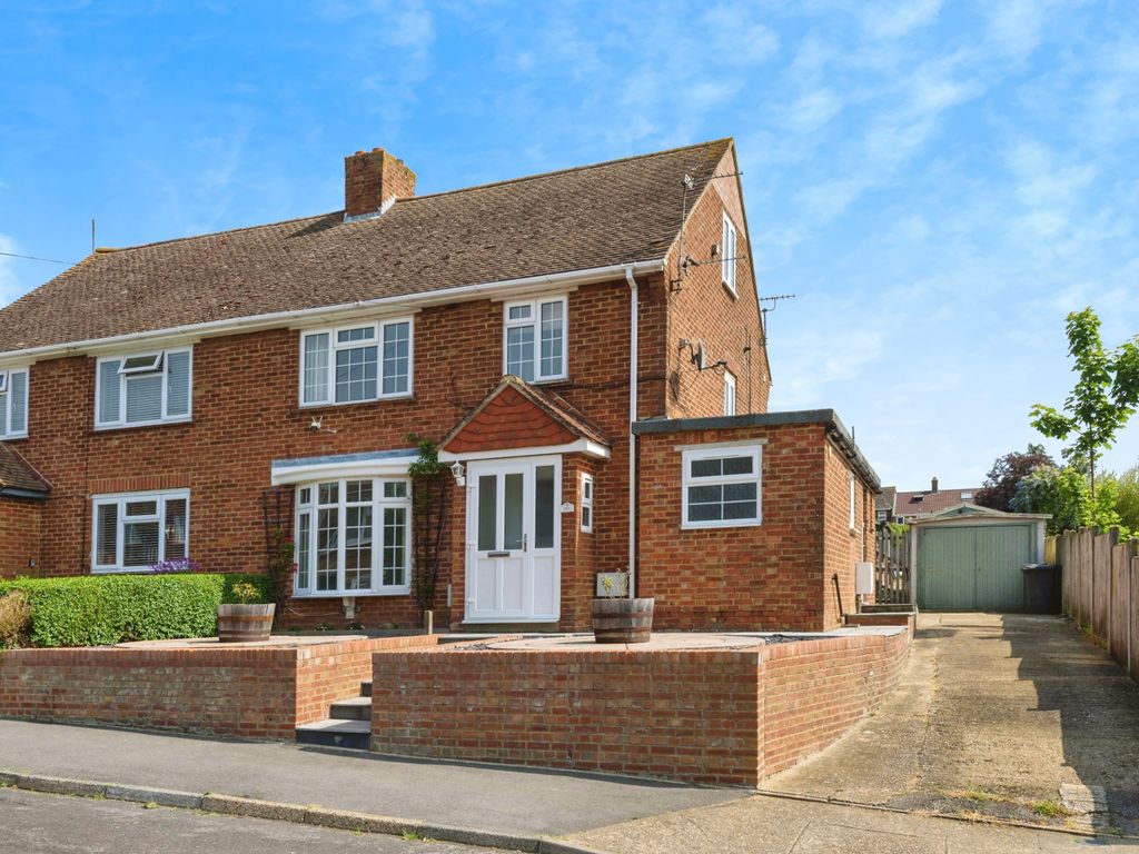 4 bed semidetached house for sale in Mccarthy Avenue, Sturry, Canterbury, Kent CT2, £375,000